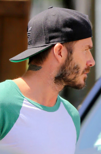 David Beckham Terlihat Menggunakan Topi Snapback