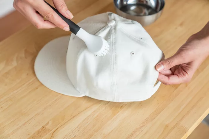 Cara Membersihkan Topi