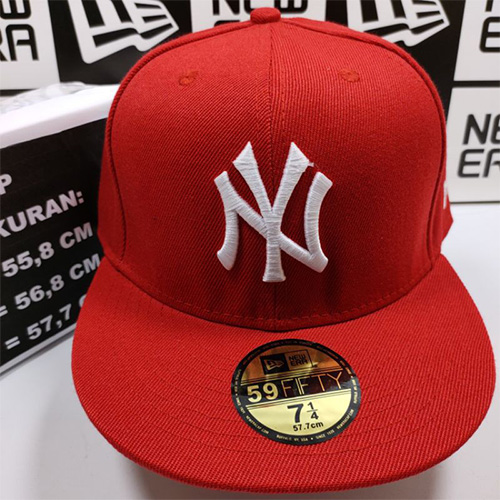 Fitted Snapback cap