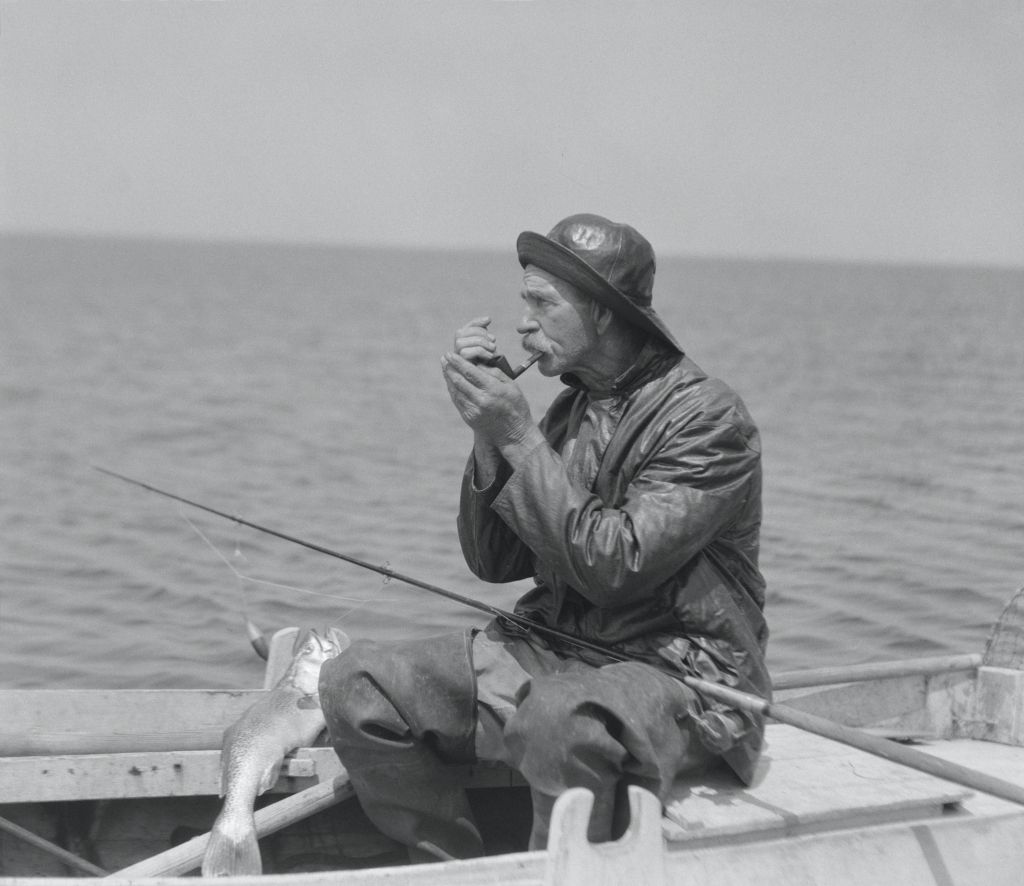 Topi Mancing Yang Digunakan Oleh Nelayan Irlandia